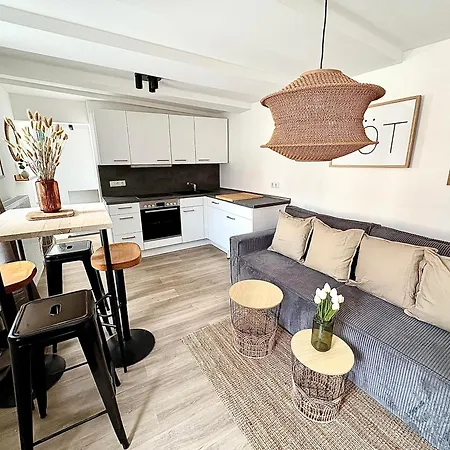 2 Zimmerwohnung In Der Von *
